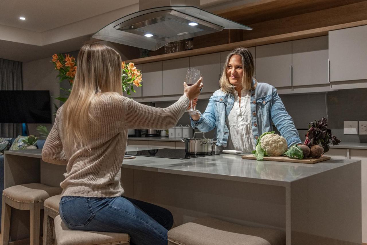 17 Marine, 2 Bedroom Sea-Facing Apt101 Hermanus Eksteriør billede